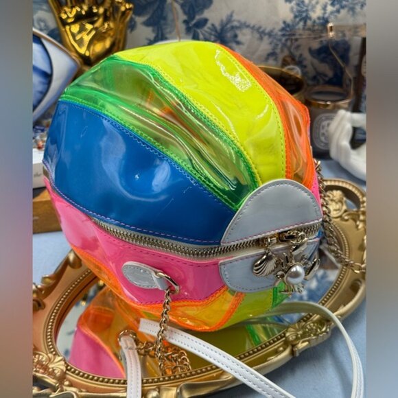 🆕 BETSEY JOHNSON 🧿 NWOT Havin A Ball Beach Ball Novelty Kitsch Crossbody Bag - Picture 8 of 16